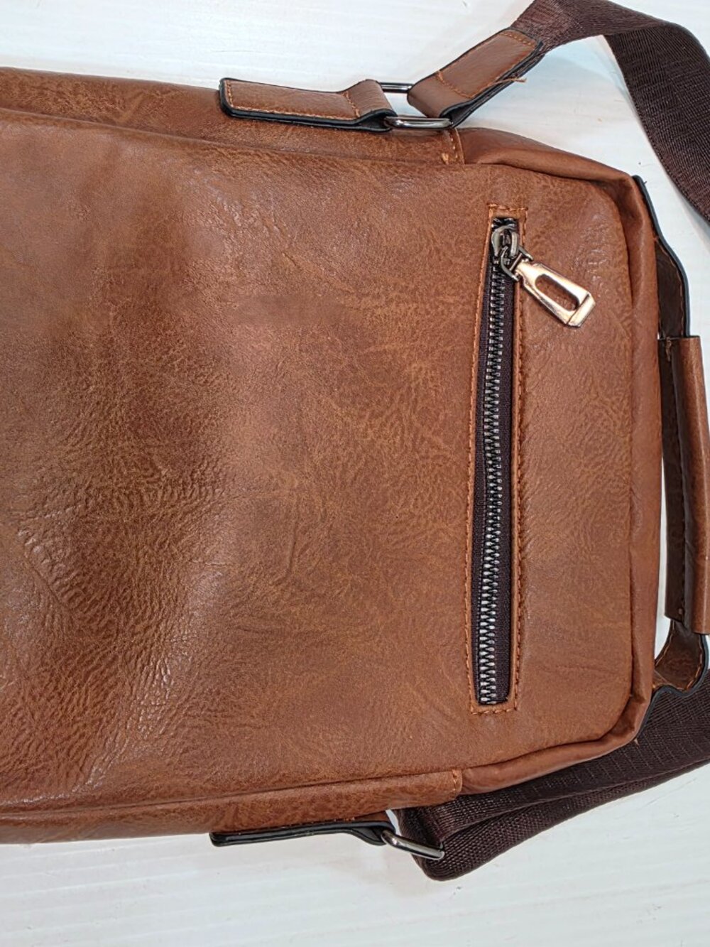 Weixler Unisex Brown Leather Crossbody Bag - Picture 3 of 10